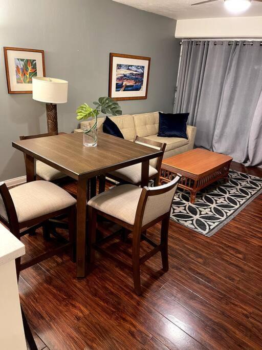 12th Fl Royal Aloha With Parking Mtn Canal View Apartment