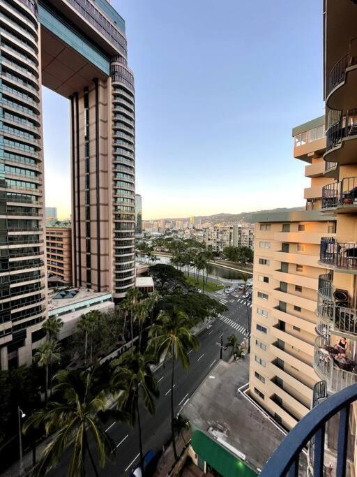 Apartment 12th Fl Royal Aloha With Parking Mtn Canal View