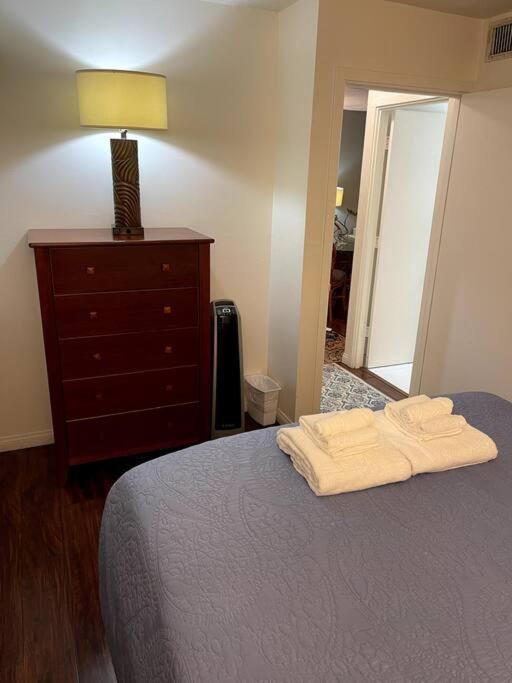 Apartment 12th Fl Royal Aloha With Parking Mtn Canal View *
