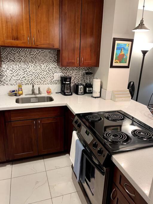 12th Fl Royal Aloha With Parking Mtn Canal View Honolulu