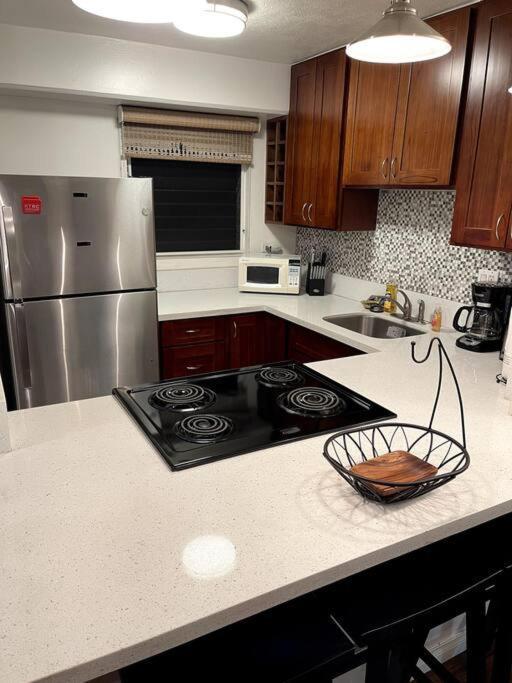 Apartment 12th Fl Royal Aloha With Parking Mtn Canal View Honolulu